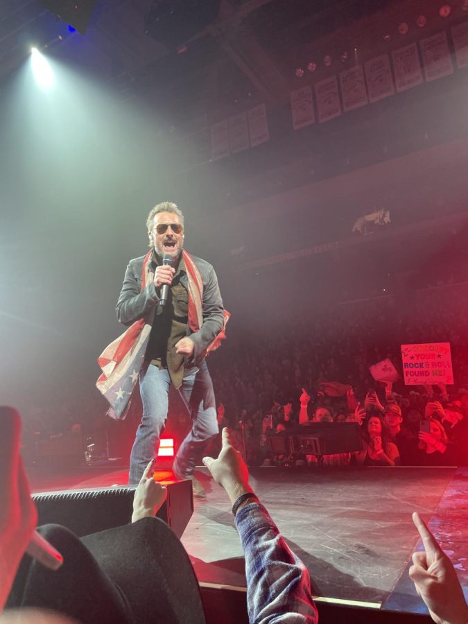 Eric Church delivers in powerful appearance in Evansville