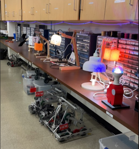 Photo depicts lamps modeled and put together by the 2021-22 IED classes
