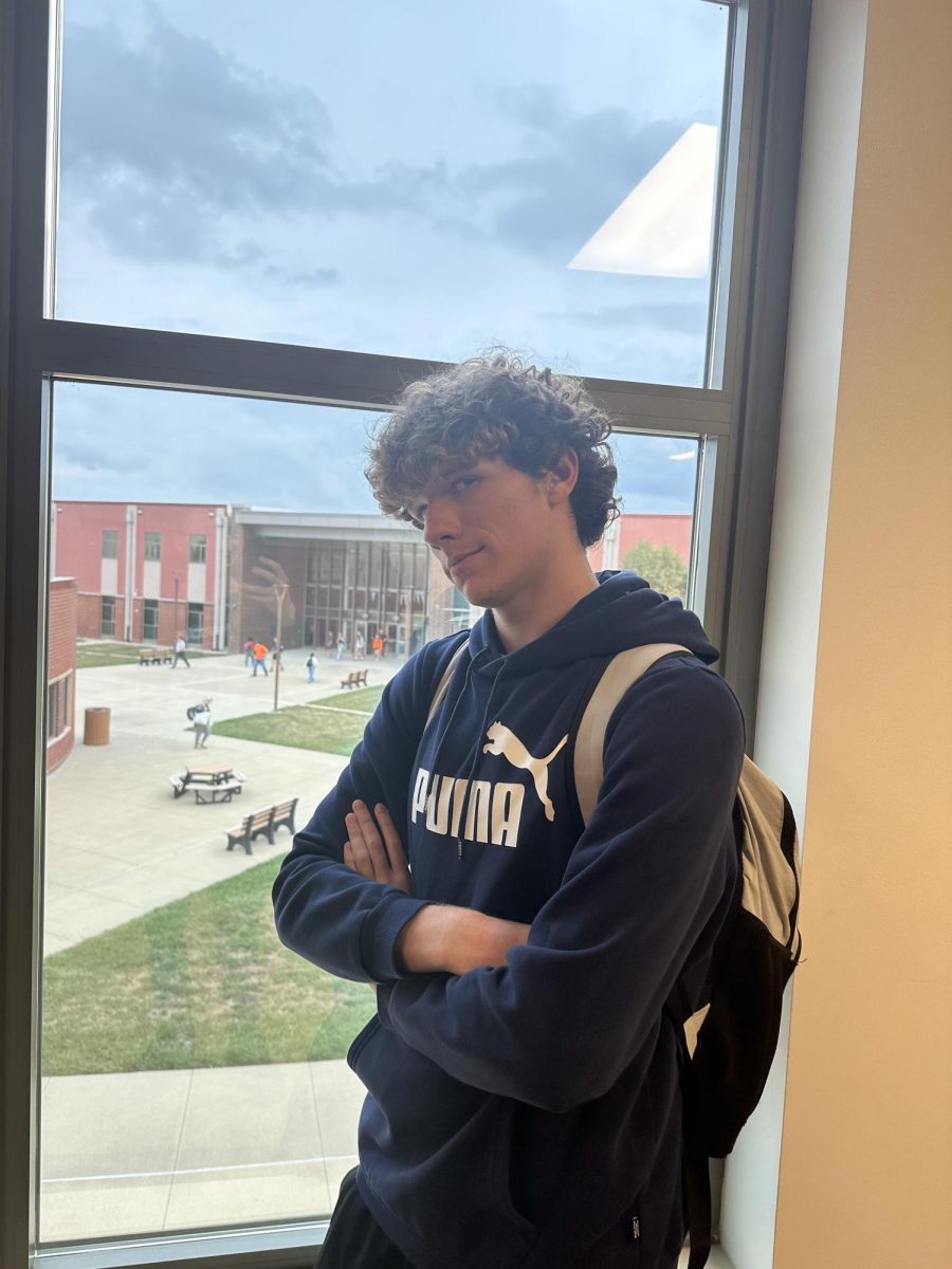 Seniors start college application process, encounter stress that comes with it